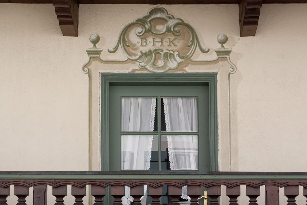Regulacja drzwi balkonowych uchylnych – porady